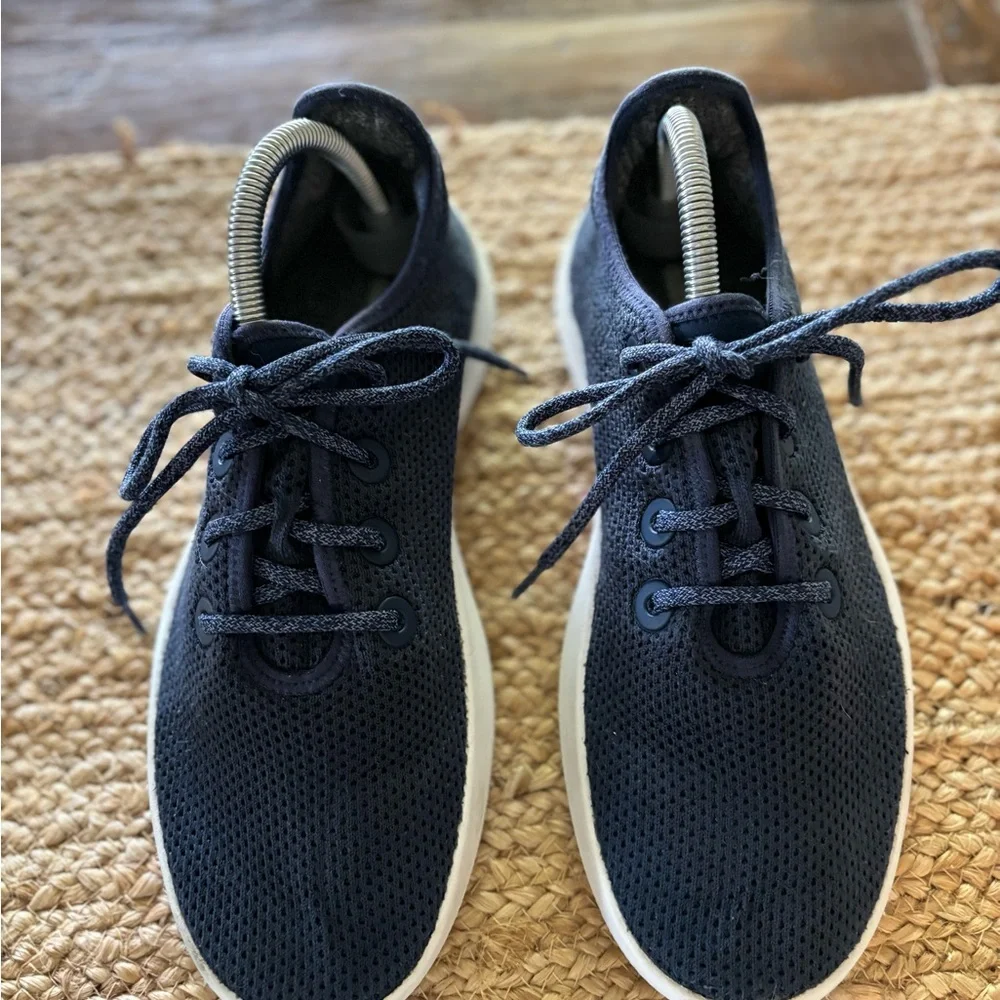 Men’s‎ Allbirds Tree Runner Sneakers Navy and White- Size 9